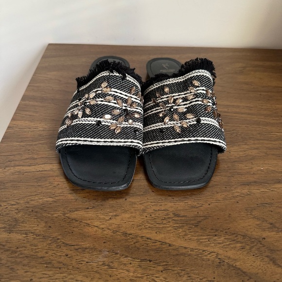 New without tags Vera Wang sandals - Picture 2 of 3